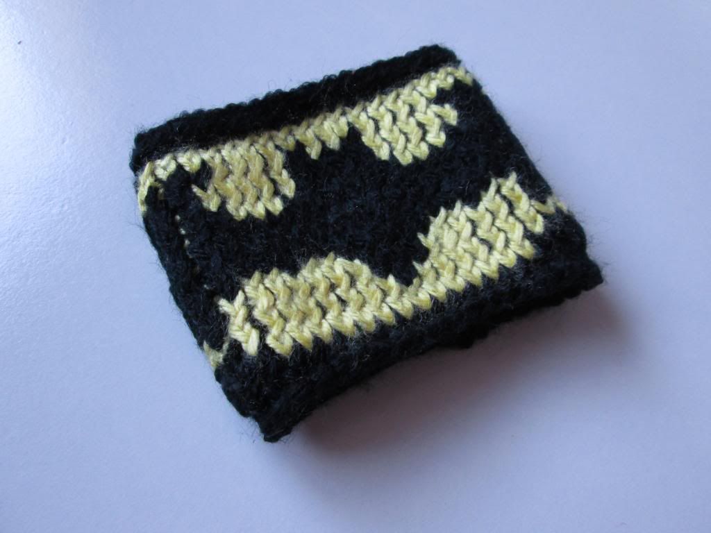 not-your-grandmother-s-knitting-batty-wristband